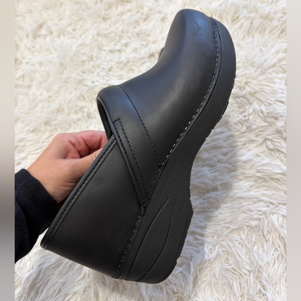 Dansko Women's XP 2.0 Black Waterproof Clogs - Size 40 US 9.5 Wide - Picture 9 of 9